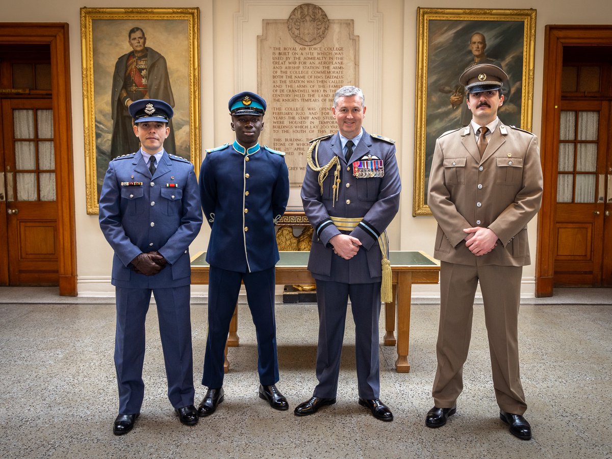 A pleasure to award Cranwell International Medals today to our international graduating officers from the Armed Forces of Bosnia & Herzegovina, Royal Jordanian Air Force and Ghana Air Force. Best wishes in your next phase of training. #NoOrdinaryJob