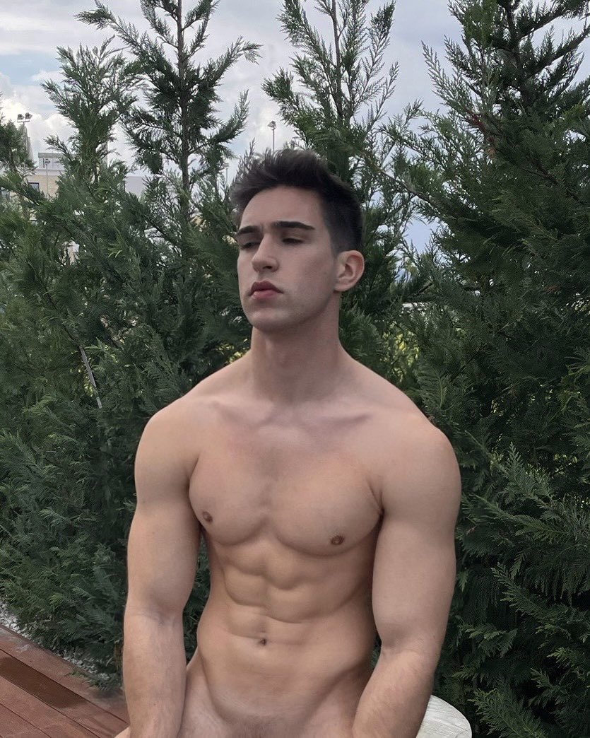 fitluki's tweet photo. chill outside naked with friends🌳🏞️ best feeling every, right? 😈 https://t.co/LXCFfEMIzg