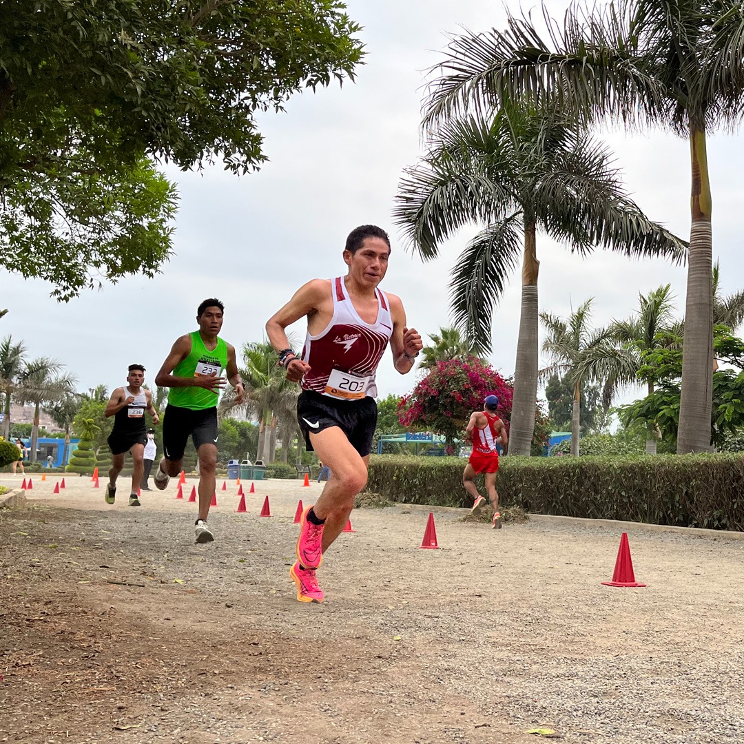 FEDEPEATLE's tweet photo. #Nacional2024 | Ulises Martín se consagró campeón nacional de cross country en el certamen disputado en San Juan de Miraflores.
Los resultados fueron 10 kms.
1. Ulises Martín (LAV) 31min59s52c
2. Walter Nina (PLA) 31min59s53c
3. Cristhian Pacheco (HYO) 32min04s34c https://t.co/C4UsLeCjnU