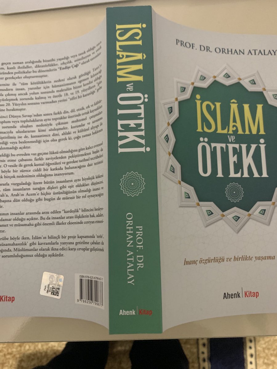 İslam’da inanç özgürlüğü ve öteki ile birlikte yaşama imkânını konu edinen bu araştırmanın yayınlanmasında emeğe geçen herkese özellikle de Ahenk Kitap Yayınevi’ne teşekkür ederim.