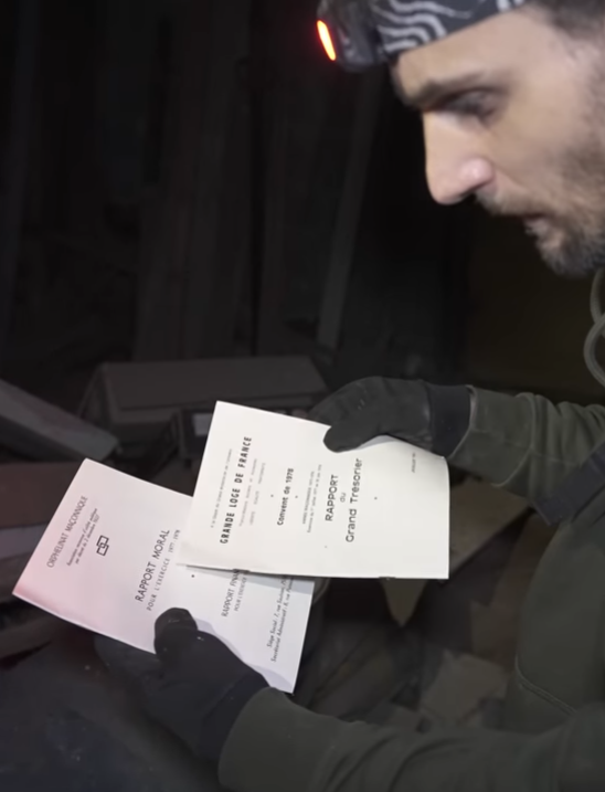 Casimir_Noir's tweet image. Vers 2:50 dans la vidéo il est fait état d'un "Orphelinat Maçonnique" 
@GLDF, please explain.
WTF is #REAA and how does it involve children?
youtu.be/pWdw6aNjjh0?t=…
#REAA