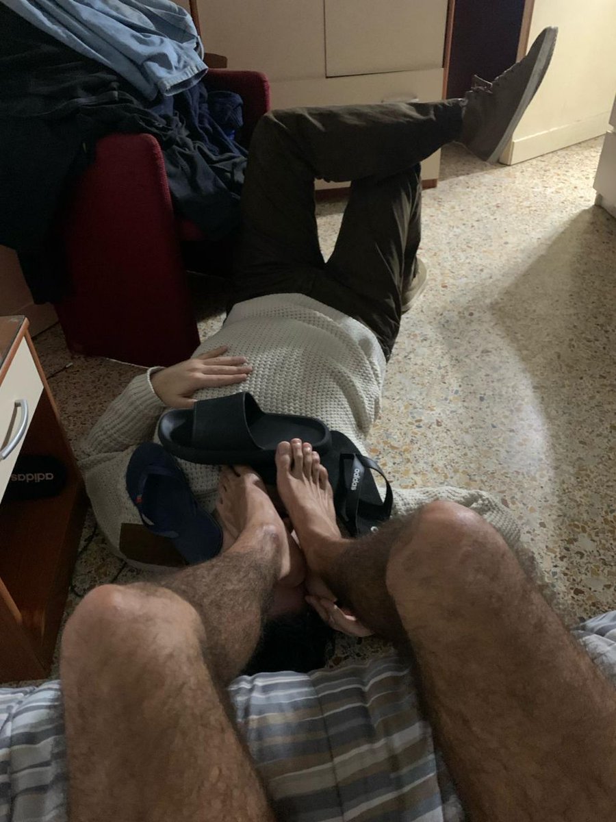 Master_Marte_'s tweet photo. Il paradiso esiste , si trova qua sotto i piedi di un principe etero come me !!!๐๐๐คด
#fetish #cashmaster #bdsmcommunity #bigfeet #feet #domination #footporn๐ฃ #lickfeets #findomme https://t.co/KP9Qusg4hv