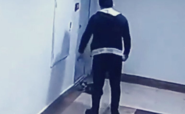 beneholll's tweet photo. Bakmış,çocuk konuşamamış ama bakmış gözlerinin içine bakmış. Merhamet beklemiş. Gerçekten bi cezası olmalı. Cezasızlık cesaretlendirir. 
“İyi hal “ nedir nasıl bir vicdandır. 

 #ibrahimkeloglantutuklansın https://t.co/IRxeINlYoE