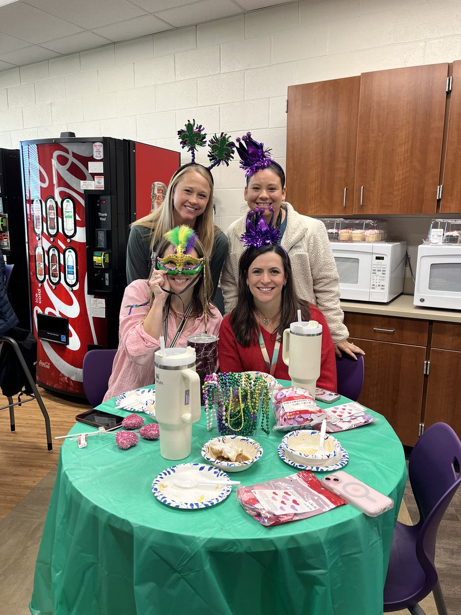 Thank you <a href="/JenksPta/">Jenks PTA</a> and Kim Landry for the DELICIOUS gumbo and king cake today. It was amazing 
#mjejags