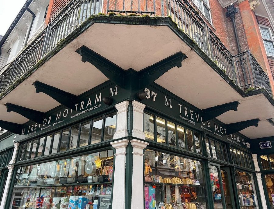 Looking for quality kitchenware in Tunbridge Wells? Look no further than @trevormottram! Their wide selection includes pots, pans, cutlery and more. 🤩

#TunbridgeWells #ThePantiles #Kitchenware #ShopLocal