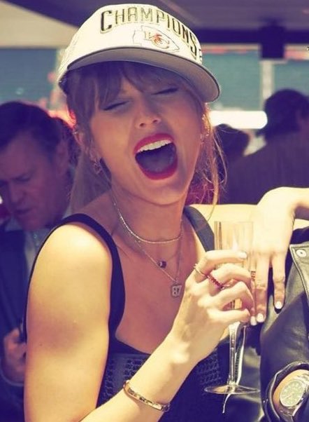 tswifterastour's tweet photo. 😆 https://t.co/PU1Y2gDsFN