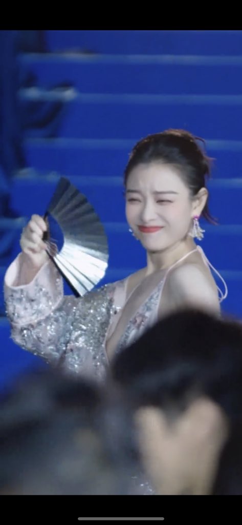 MingXingMeiJiao's tweet photo. 倪尼 性感深v 小走光 侧乳小肉色太棒了😍😍😍 https://t.co/TaA3Bbrjzy