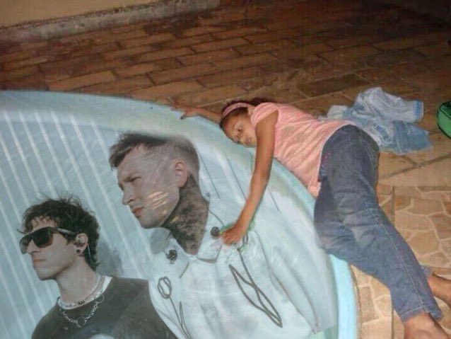 keonstylerr's tweet photo. m parece hermoso como los clikkies desaparecen pero apenas hay indicios d nueva música salen de debajo d las piedras siempre vamos a estar aquí para apoyarlos https://t.co/wtJS1cXdC0