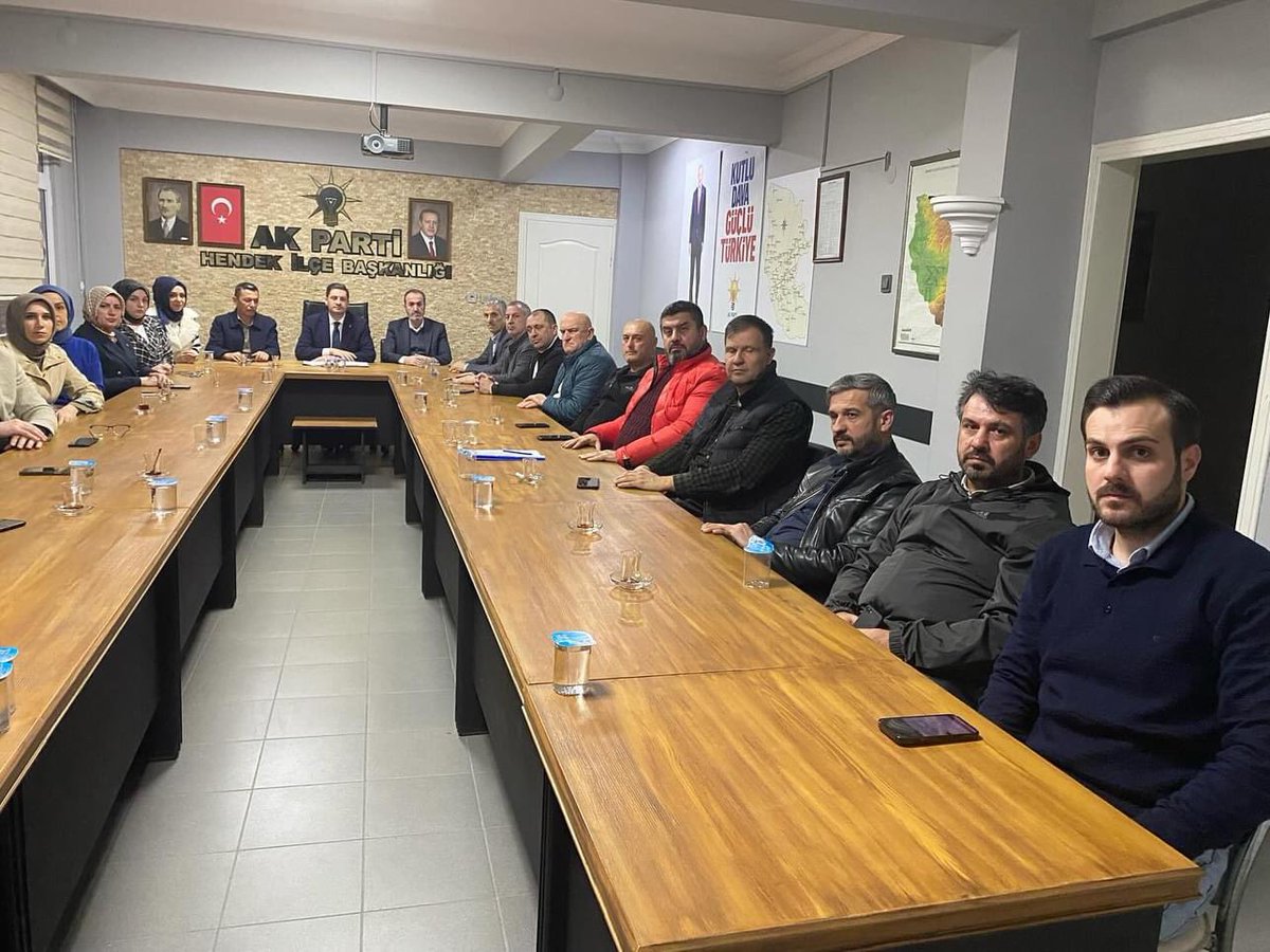 HendekAKPARTi's tweet photo. Haftalık olağan yönetim kurulu toplantımızı İlçe Başkanımız Sayın Av. Hasan Serdar Baykal’ın başkanlığında gerçekleştirdik.

Alınan kararların Hendek’imize hayırlı olmasını dileriz . https://t.co/IXx3BW6TdV