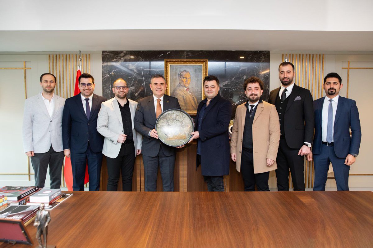 ecz_hakancan's tweet photo. Eczacılık ve ilaç Derneği (EİDER) Yönetim
Kurulu ve önceki dönemlerde Türk Eczacıları Birligi Gençlik Komisyonu Yönetiminde
de yer alan arkadaşlarımız ile Türk Eczacıları Birliği Başkan’ı Ecz. Arman Üney’e hayırlı olsun ziyaretinde bulunduk. @eider_turkey @tebkurumsal @armanuney https://t.co/bgjPy1ziRG