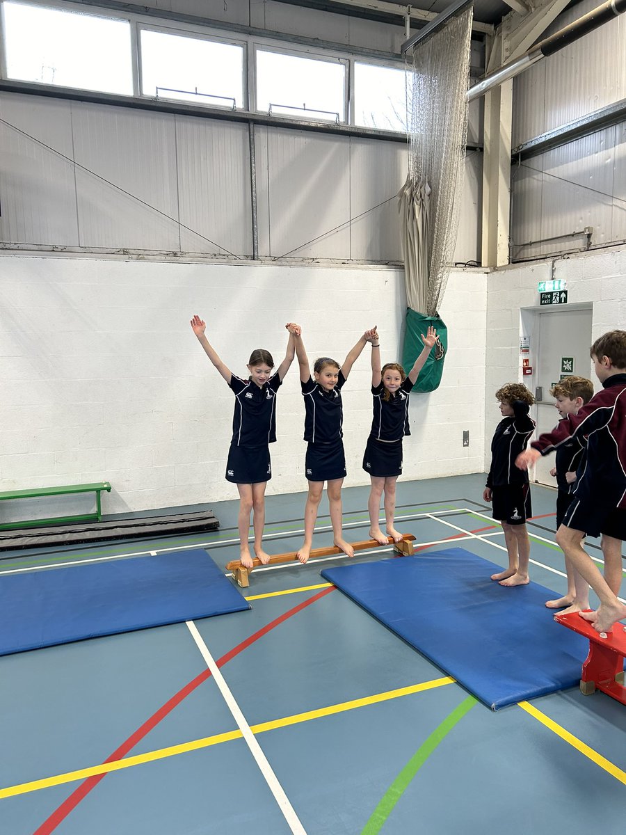 JHumfress's tweet photo. @WinterfoldSport @winterfoldhs 
Yr5 working hard to create some excellent partner bridges in gymnastics this morning https://t.co/F2JZakR0wS