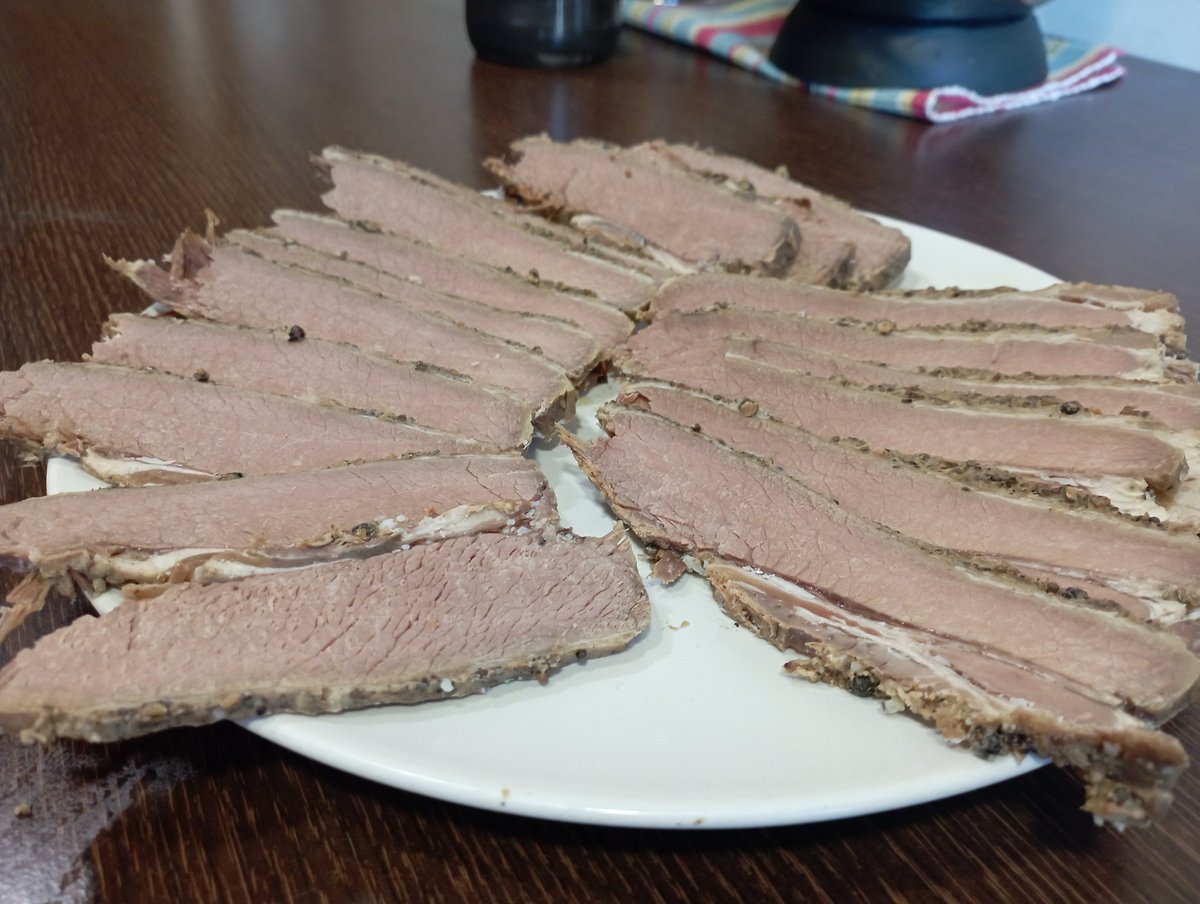 MontesdeBoado's tweet photo. Pastrami caseiro de cachena 😋🙈 https://t.co/pTkLw97q4Q