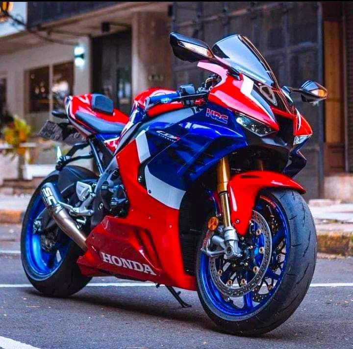 MoreMotorcycles's tweet photo. Honda CBR https://t.co/2lHEvKznK7
