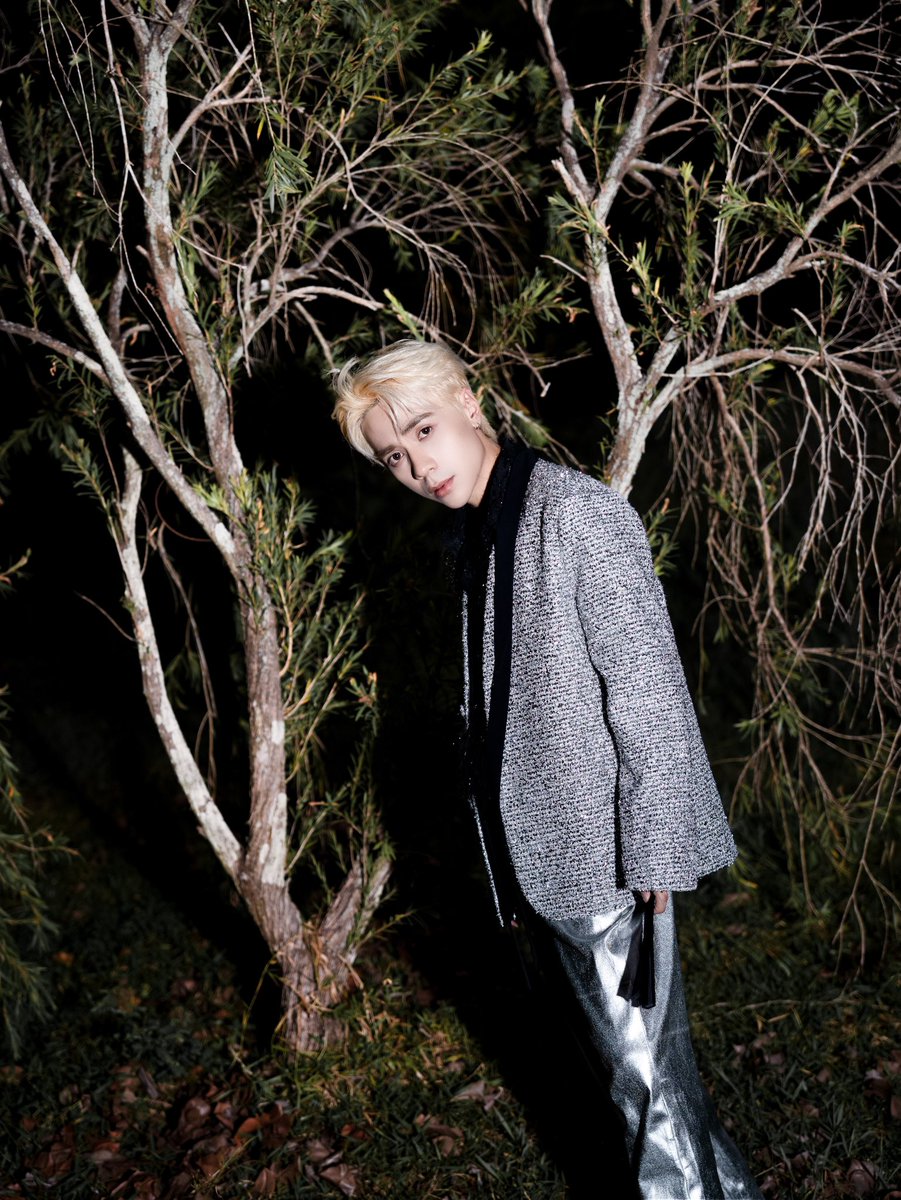 QH_MasterD's tweet photo. ‘Thuy Trieu’ Photoshoot #1 - Đố em biết, anh thích màu gì 🌊🌓 
♬ Streaming on: https://t.co/d54HGTn498

#QuangHungMasterD #ThuyTrieu 
#ThuyTrieuQuangHungMasterD https://t.co/o0GUCI8a7q