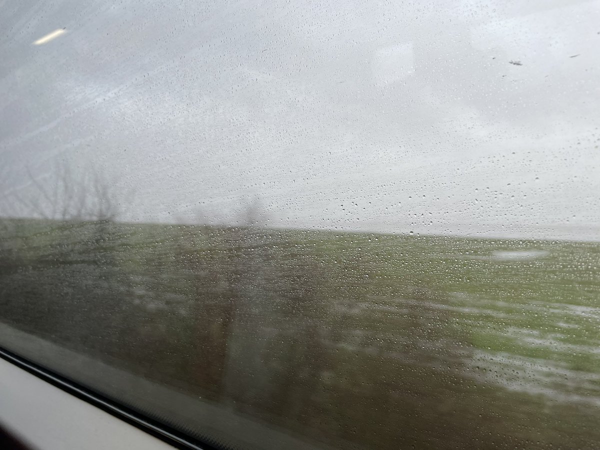 RebeccaSear's tweet photo. Glorious views across the River Severn as my train crosses the border into Wales #WelshWeather https://t.co/membFgDqcT