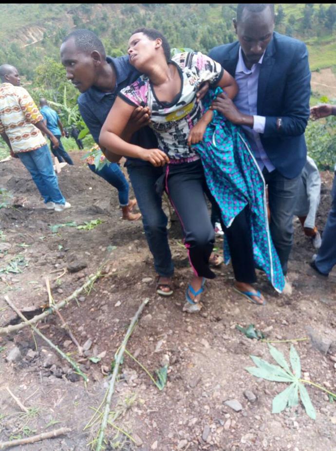 LeSondage_RDC's tweet photo. #RDC🇨🇩 Le peuple congolais sympathise avec les familles rwandaises qui enterrent leurs morts jour et nuit à cause de ce dictateur sanguinaire #Kagame dans sa folle guerre à l'Est du Congo.

Le peuple rwandais sera bientôt libéré. 
@Presidence_RDC https://t.co/80DmbsUVbw