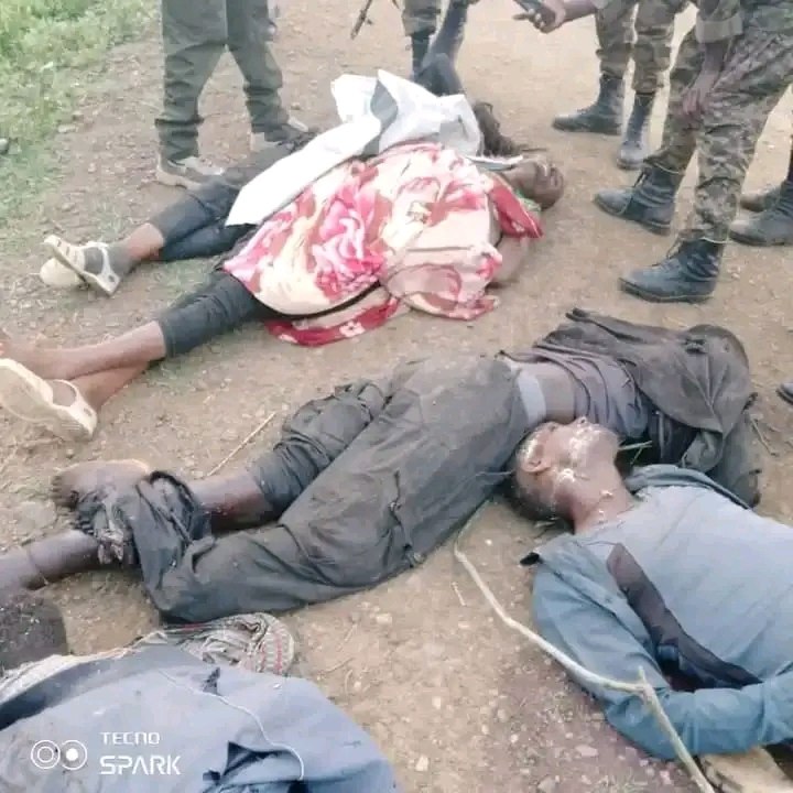 FanoMedia24's tweet photo. #Alert 🔔🔔🔔

We the Amhara people ask the British Embassy, Addis Ababa UK in Ethiopia to condemn the massacre of innocent #Merawi Amhara people committed by the Ethiopian government defense force?
Break the silence!!
Kingdom of Amhara
#AmharaGenocide https://t.co/06oJXhGErp