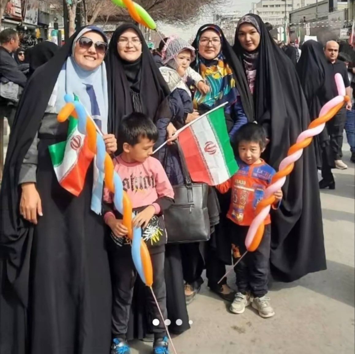 Dokhi_sag's tweet photo. بالاخره ورود این همه افغانی به کشور باید به یک دردی بخورن دیگه،نمونش شرکت در راهپیمایی حکومتی :)
#اخراج_افغانی https://t.co/fzHqA2Mu2W