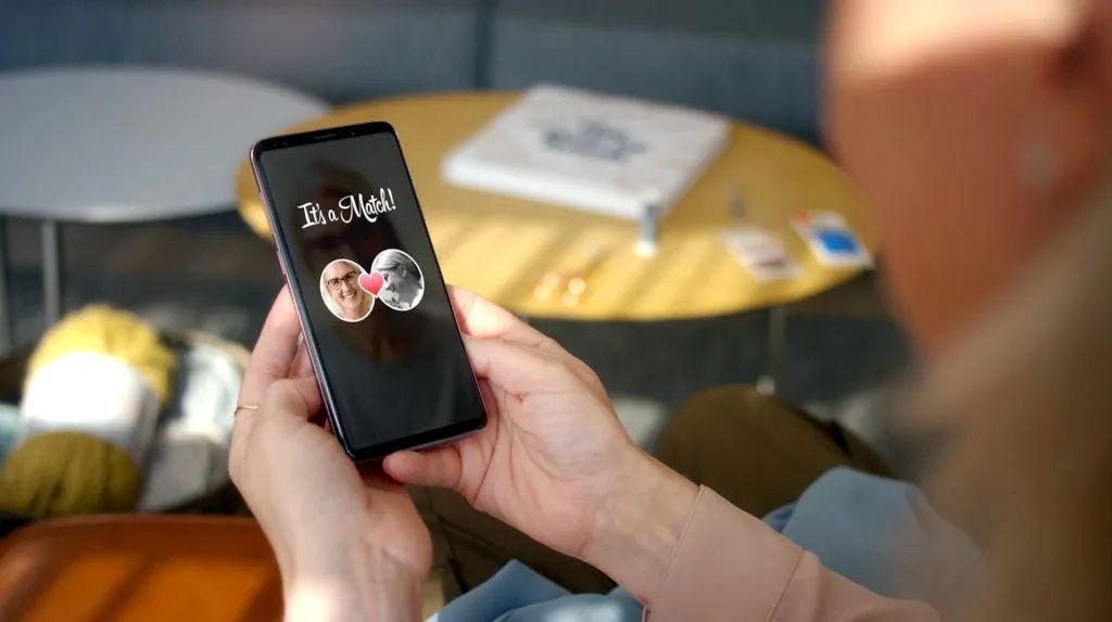 Looking for love before next #ValentinesDay? 
Did you know that romance scams are one of the most common forms of online fraud? Protect yourself and your loved ones by learning more about these scams and how to spot them. Read our blog --> buff.ly/3uygYxO