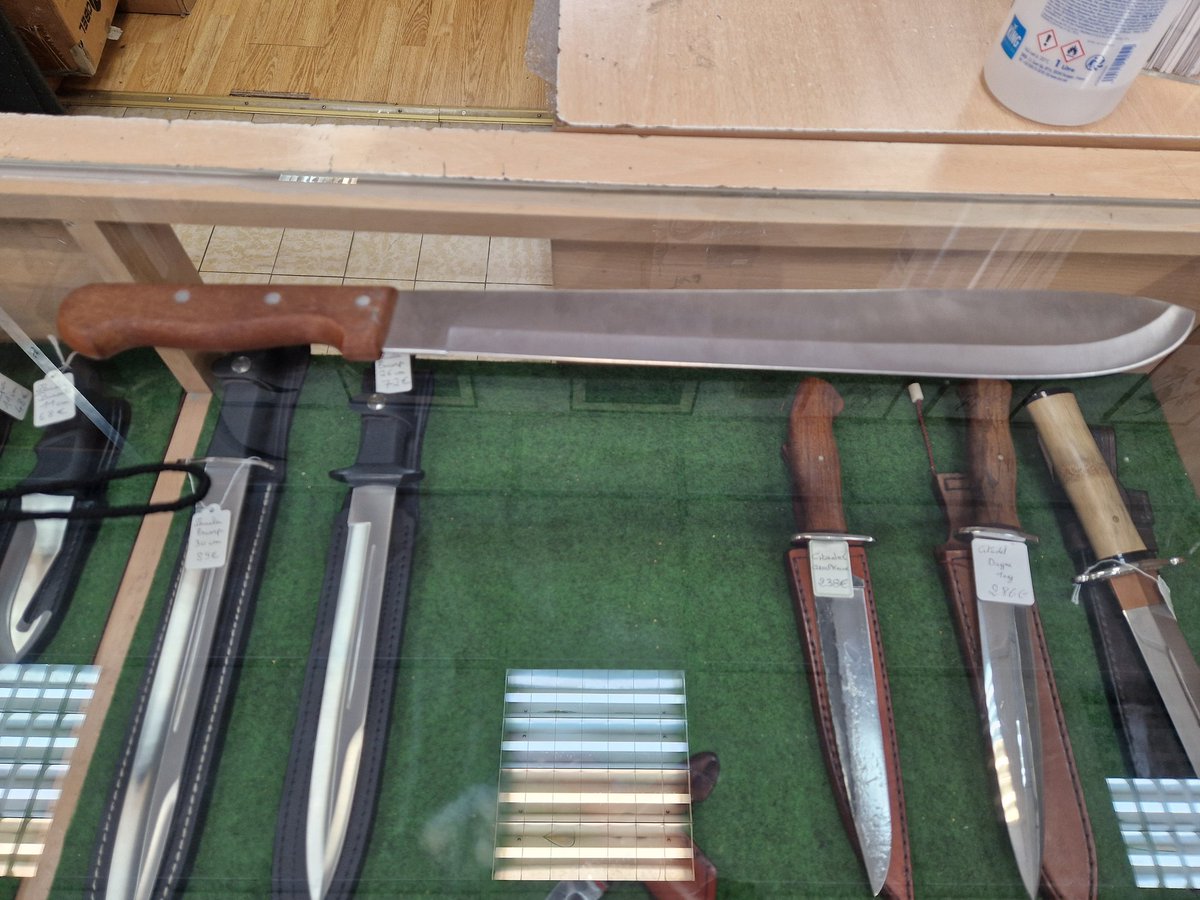 zafonslayer's tweet image. Les gars vous penser la quelle est la meilleure ?