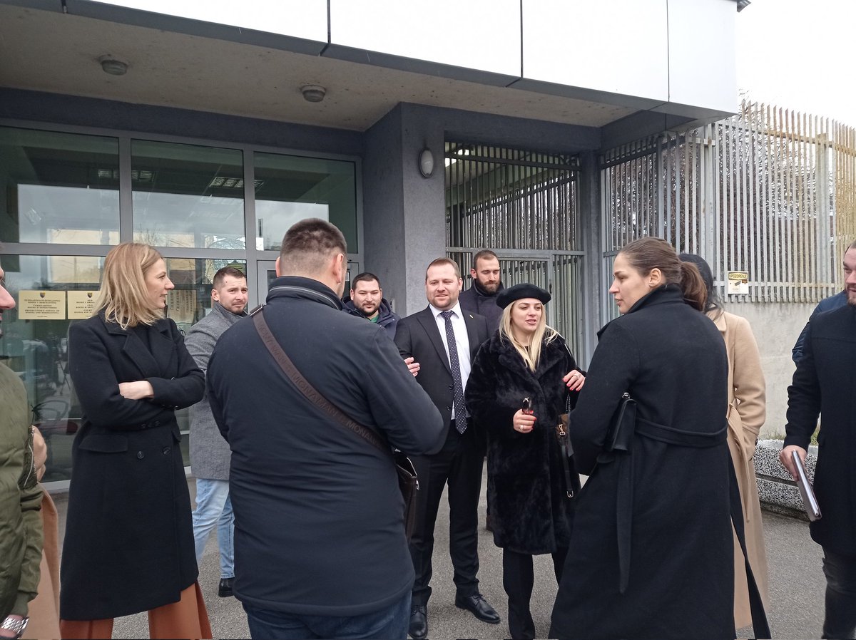 v_kurtic's tweet photo. Pocelo sudjenje Milosu Lukicu,  v.d.direktora Sluzbenog glasnika RS-a. @novabhtv https://t.co/y7B6iBwIsa