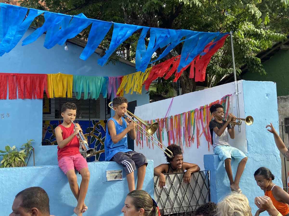 emannuelbento's tweet photo. Esses mini queridos são luzes no Carnaval de Olinda 😍 https://t.co/uROeQwWHOs