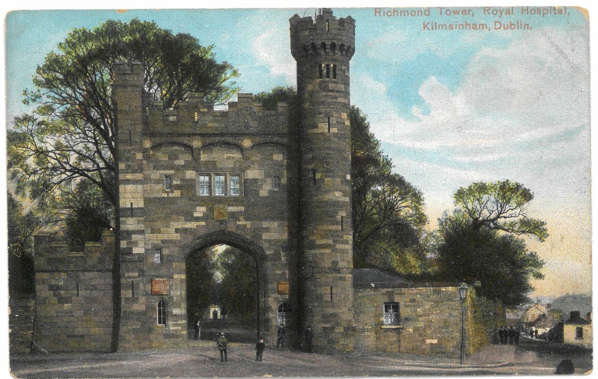 Last year we acquired this postcard of the Richmond Tower entrance to @rhkopw / @IMMAIreland from the early 20th century. It also includes a lovely vista looking down Kilmainham Lane with what we think might be our neighbours in @royaloakd8 in the distance.
