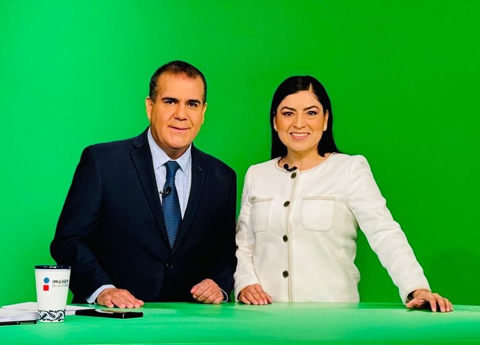 RiveraVivanco_'s tweet photo. Comenzamos desde temprano en esta #RutaEnMedios 🌅🎙️➡️ 

Qué importante es comunicar de forma clara y efectiva. 😉 Así informé a la audiencia de @ImagenTVPuebla sobre distintos temas que a todos y todas nos interesan, como el trabajo que venimos realizando para recuperar la esperanza en la ciudad. ▶️🙋🏻‍♀️

Gracias a @JCarlos_Valerio y su equipo.  🙌🏼

#EnMedios
#JuanCarlosValerioNoticias