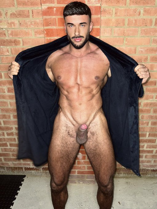 Who&rsquo;s sitting deep?😈 https://t.co/Al7xH39jXL