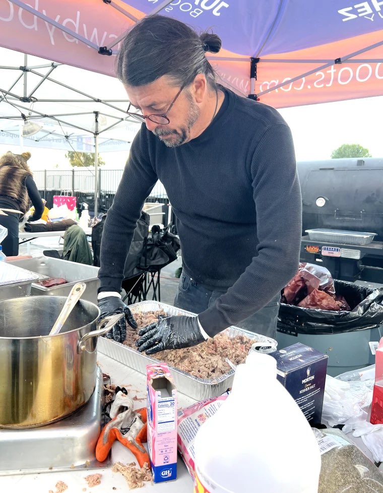 Rock Legend, Dave Grohl, cooked for over 24 hours for the homeless on Super Bowl Sunday