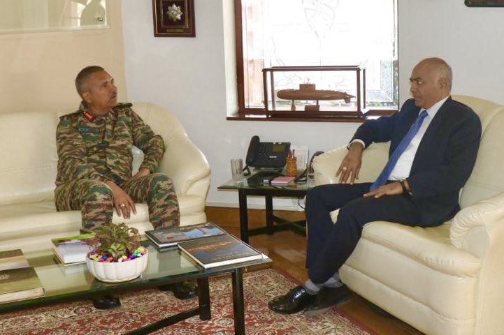 IaSouthern's tweet photo. Mr. A Bharat Bhushan Babu, ADG (M&C) & Principal Spokesperson MoD, GoI, attended the PRO’s Conclave in #Pune.
He interacted with Lt Gen AK Singh, #ArmyCdr @IaSouthern with focus on strategies for effective media relationship management
#MilitaryRelations
@adgpi
@SpokespersonMoD https://t.co/MExwrtcICq
