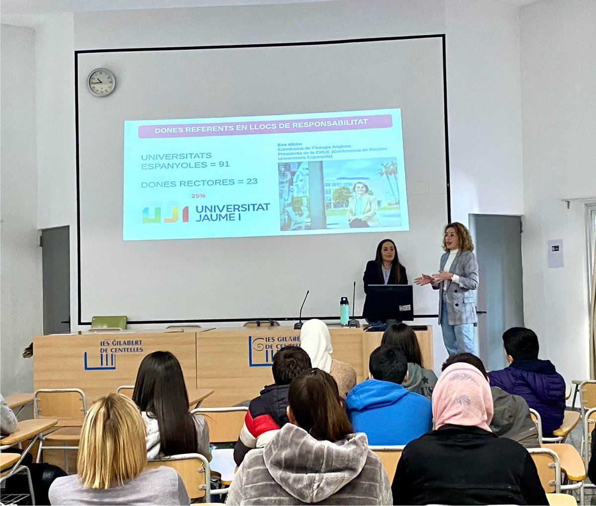 Hui ha segut l'últim dia de "T'imagines a Marie Curie amb Tik Tok?" 🧪 a <a href="/iesnules/">IES Gilabert de Centelles</a> 🔝 Esperem haver incentivat a l'alumant de l'ESO 👩🏼‍🔬🧬🧠 #CiènciaUji #11F2024 <a href="/fcs_UJI/">FCS-UJI</a> <a href="/paulamatas_/">Paula Matas-Navarro</a>