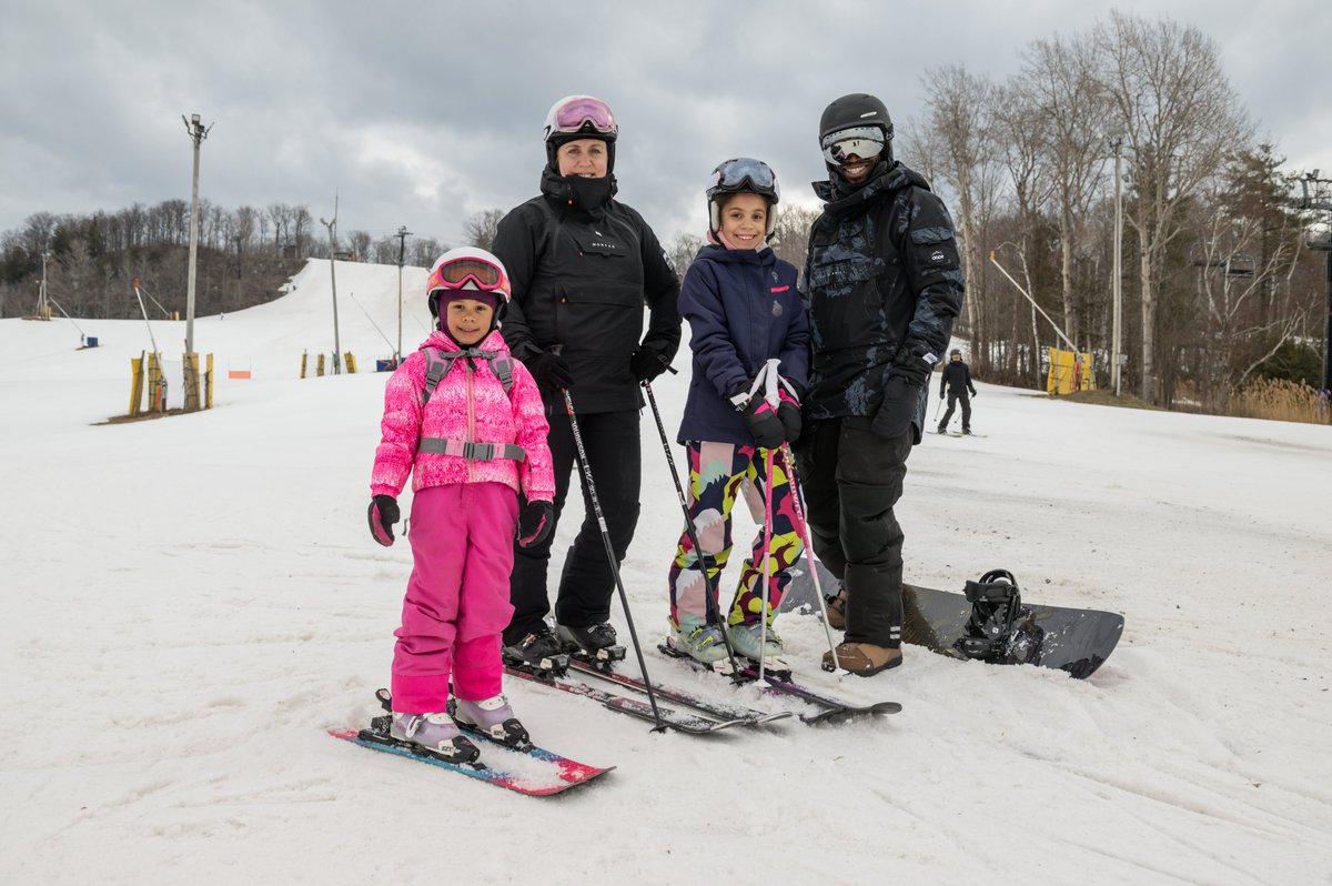 Winter is back and just in time for the Family Day long weekend! Bring your family out to the hill this weekend and make some lasting memories spending time together getting active outdoors. Get your lift tickets at winterpass.ca

#FamilyDay #loveGEslopes
