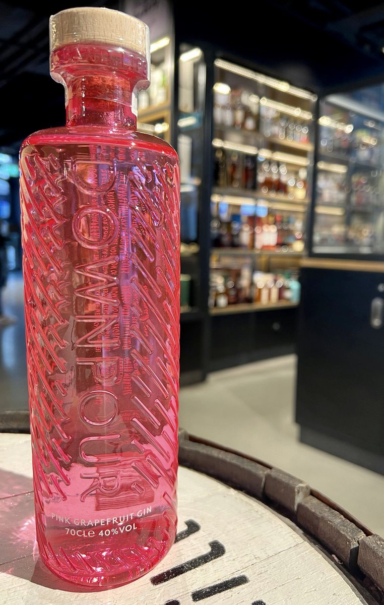 💞🍹 This zesty edition of #DownpourGin brings you bold flavours of pink grapefruit you can taste in every drop. A craft gin from the North Uist Distillery, this vibrant, wonderfully bitter-sweet tipple is a symphony of lip-smacking pink grapefruit flavours‼️🛍 #valentinesgift