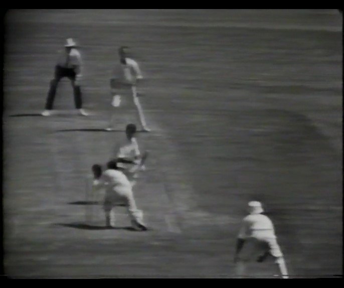 DarrenMordecai's tweet image. #February13
AUSTRALIA v ENGLAND 
7th TEST MATCH
DAY 2 
SYDNEY 
FEBRUARY 13 1971 
Australia resumed on day 2 at 13-2 in their first innings, 171 behind. 
Here are Alan Knott's dismissals of Doug Walters and
@kokeeffe49 .
youtu.be/hzKFApj4wQI?si… via @YouTube