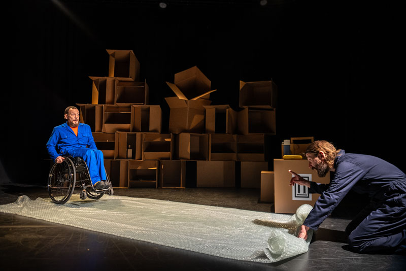 📸 PHOTO DROP 📸 New production images from #BoxedIn have been released! Our playful new co-pro with @DarylAndCo explores the unspoken barriers of attitudes, social etiquette & behaviour that surround us all. It’s now on tour for ages 3-6 & their family and friends. 1/4