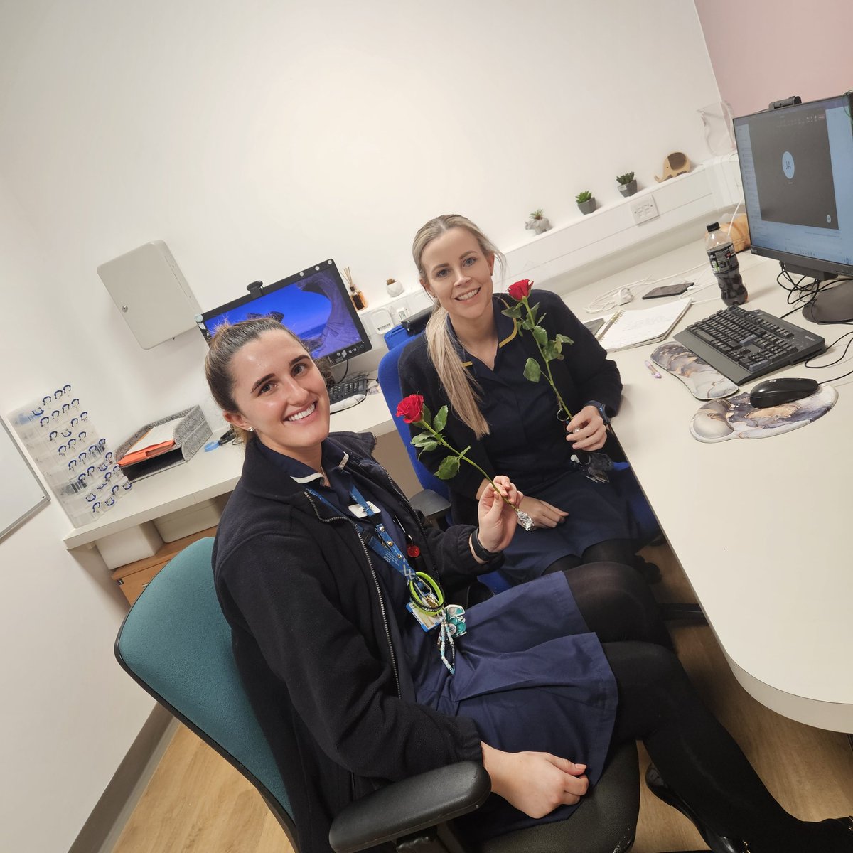 Claire78028760's tweet photo. Cheering up some of the female staff on #teamprospect with roses for #GalentinesDay ❤️🌹 you all deserve it keep working hard 💪 @AtherleighP @GMMH_NHS @NicolaR95452877 @chloe_croston https://t.co/q8U33navvo