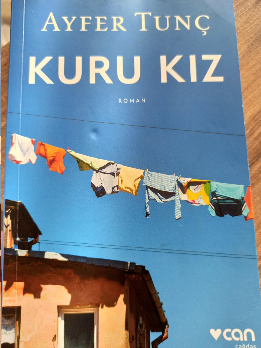 'Şimdi dünyanın sonuna gelmiş olması da ona sunulmuş bir armağan sayılmaz, hayat yine bir fırsat sunmadı, bağlarını inatla ve cesaretle çözen kendisi oldu.'

Akıllı olmayan kadınlar istiyorlar; herkes gibi davranan, aldatan, dedikodu yapan...

#AyferTunç #KuruKız #CanÇağdaş