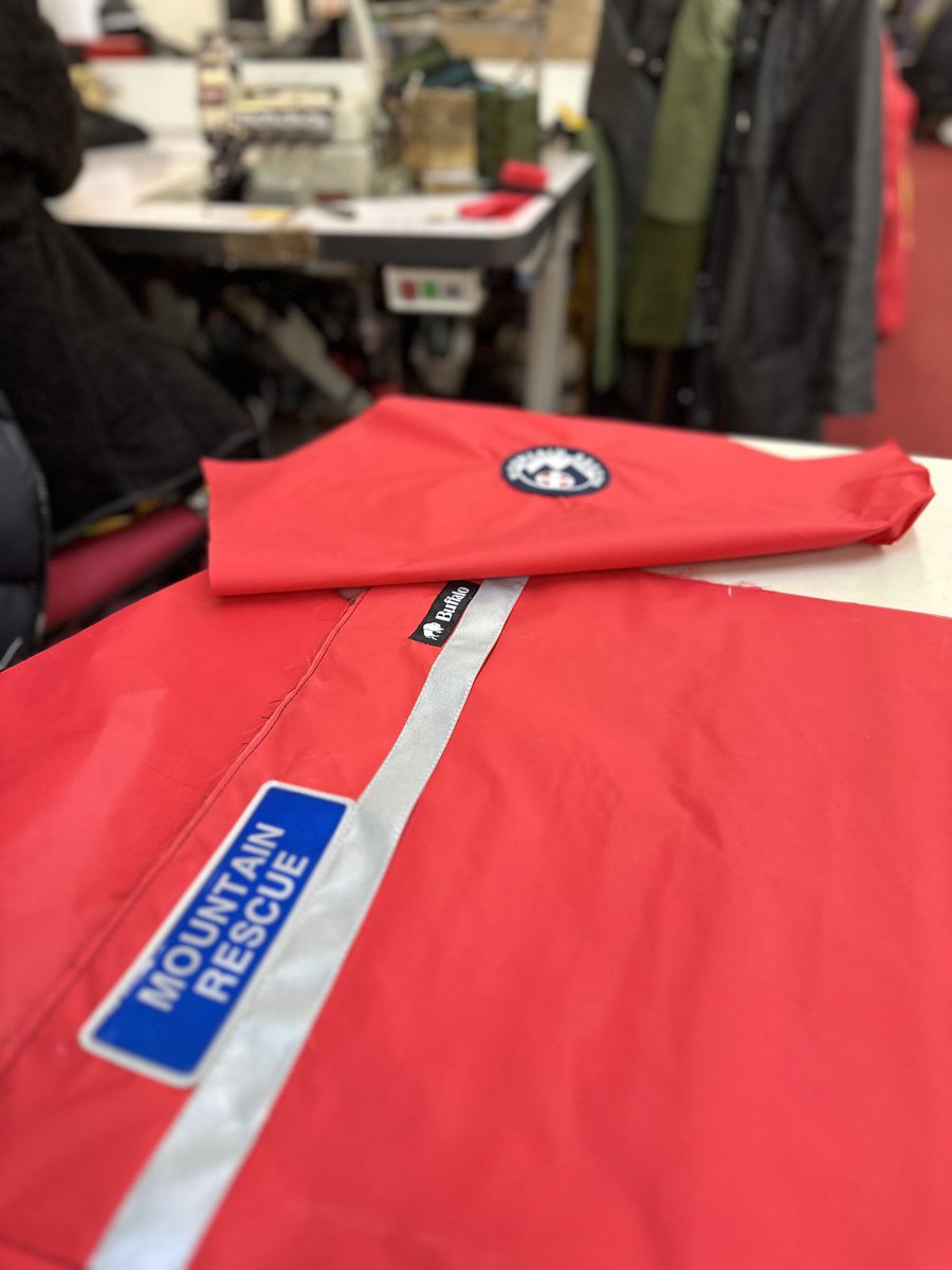 New Mountain Rescue Teams shirts in production 👌🙌🔥

#madeinsheffield

Proud to support our amazing ⁦@MountainResqUK⁩ teams! 

⁦@buffalosystems⁩ 

#mountainrescue #buffalosystems