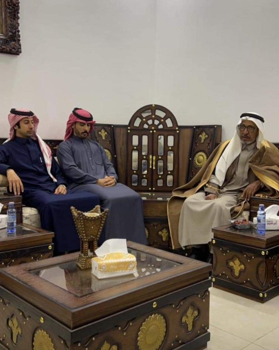نتقدم بأطيب التهاني وأجمل التبريكات إلى
 الشيخ /بندر بن سلطان العزيز السعدون 

بمناسبه عقد قران حفيده  
الشيخ /سعود بن محمد بن بندر بن سلطان 
العزيز السعدون 

اللهم بارك لهما وبارك عليهما واجمع بينهما في خير 
الف مبروك

#السعدون