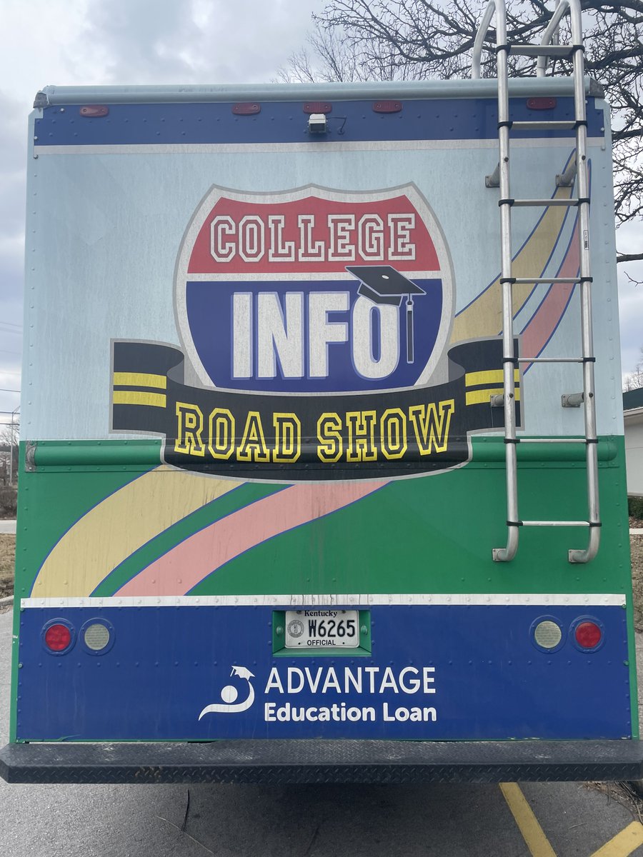 The College Road Tour Bus assists seniors in completing FAFSA applications. Special thanks to Kevin Wilson of @KHEAA for the guidance! Also thanks to @Evolve502 and @KyStateU for participating