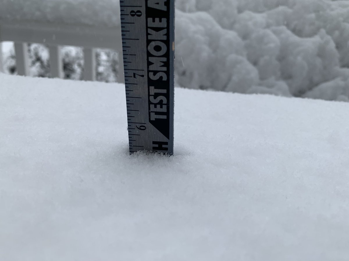 Parsley782's tweet photo. @NWS_MountHolly 2.6” in the last hour in Gilbertsville, PA. Total up to 5.6” as of 8:25am. https://t.co/9dSNfZSUP7