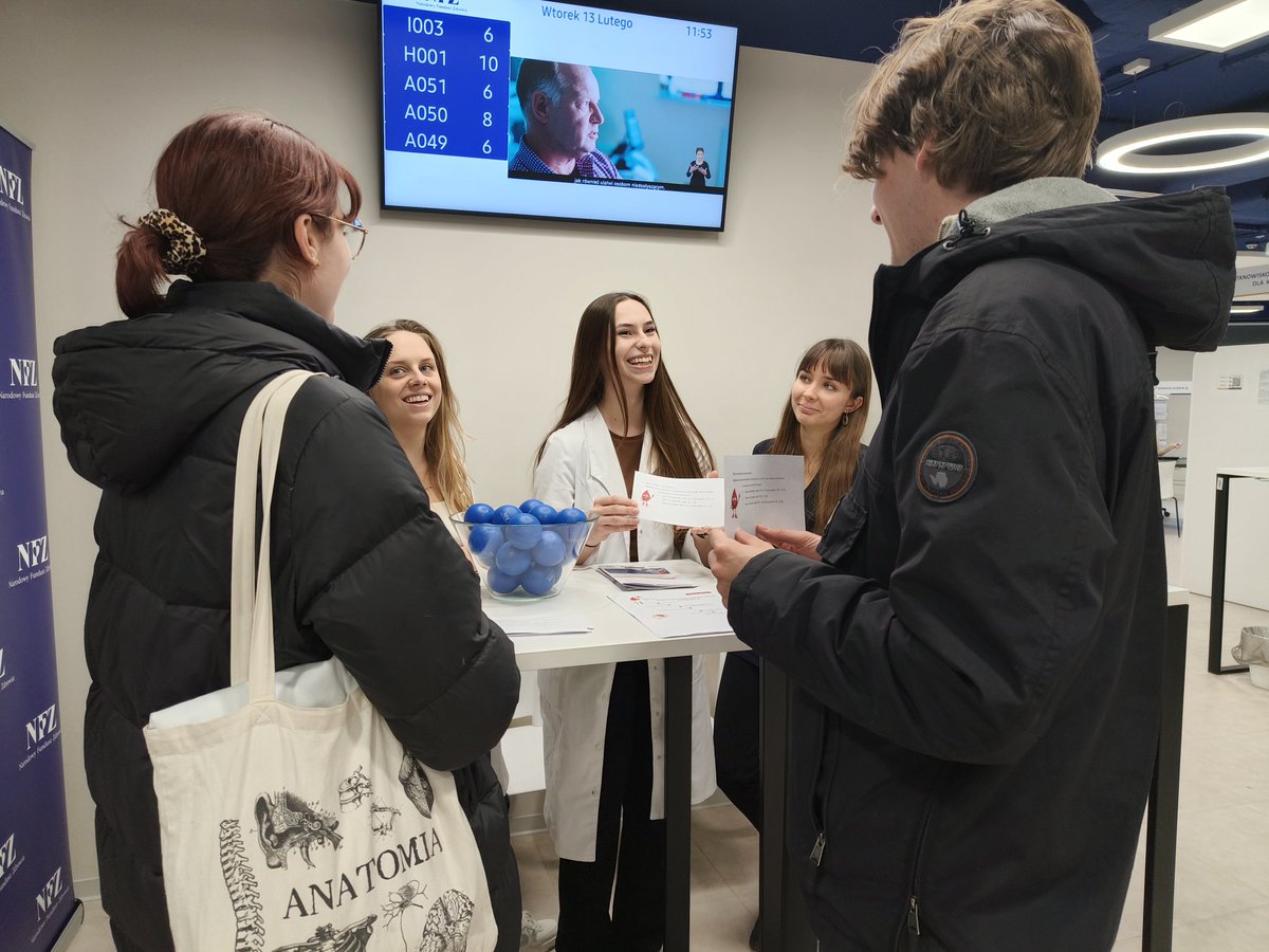 🤔Jaka waga i jaki wiek kwalifikują do zostania krwiodawcą?
➡️Te pytania najczęściej zadawano dziś ekspertom z @IFMSAPoland w sali obsługi klientów #DolnośląskiNFZ

❓️Nie udało Ci się dotrzeć? 
Zobacz 📽 Krwiodawstwo darem życia👇
tiny.pl/dh689