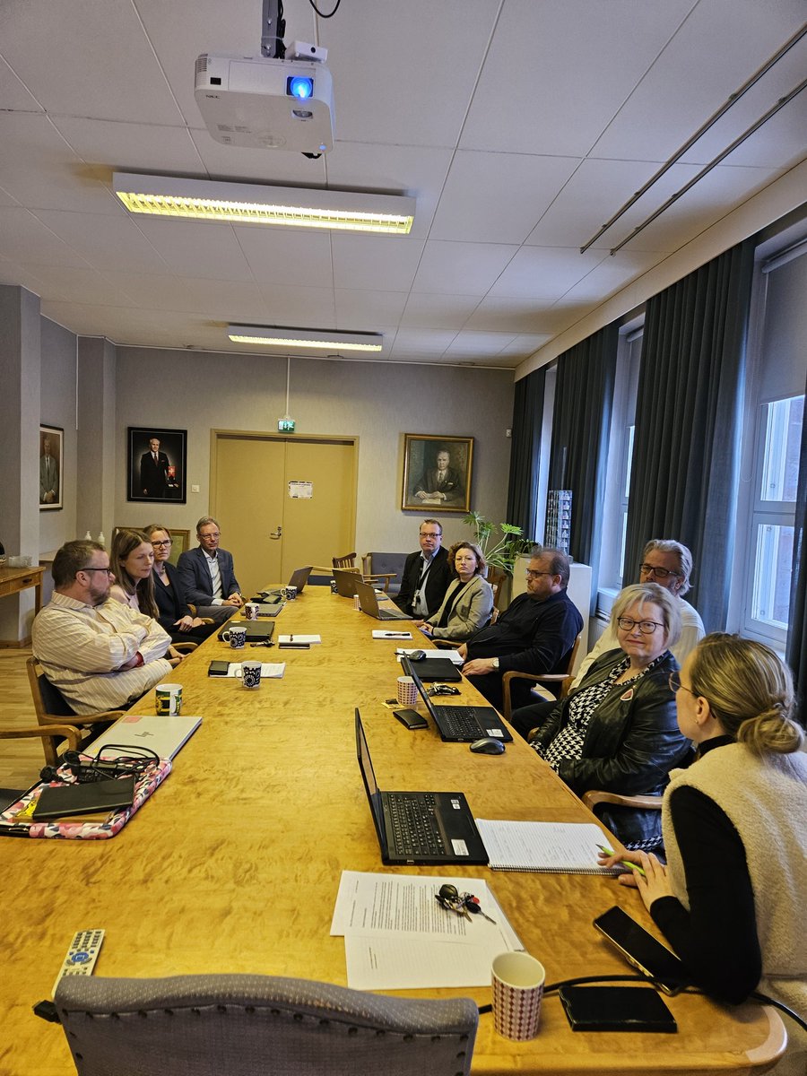 Urjalankunta's tweet photo. Johtoryhmämme sai aamulla mieluisia vieraita, kun vastuualuejohtajat Mika Sievi-Korte ja Mari Rajala sekä  johtaja Juha Sandberg ja palvelujohtaja Annika saapuivat kunnantalolle. Kiitos yhteisestä aamupäivästä🌸
#MeidänUrjala
#KukkivaUrjala
@PirkanmaanELY @TEpalvelutPIR https://t.co/IeaCQ41LLg