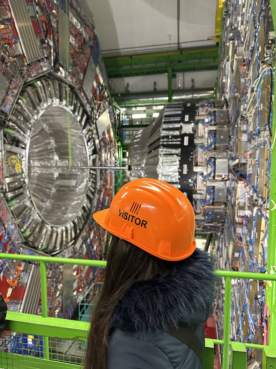 AyushiArora_25's tweet image. Having the opportunity to visit @CERN #Point5 after my placement at @EPFL_en was the icing on cake :) I was glad to be at the site which has answered universe’s deepest questions and is an epitome in the field of Physics.
@NeRoChem @EdinburghChem