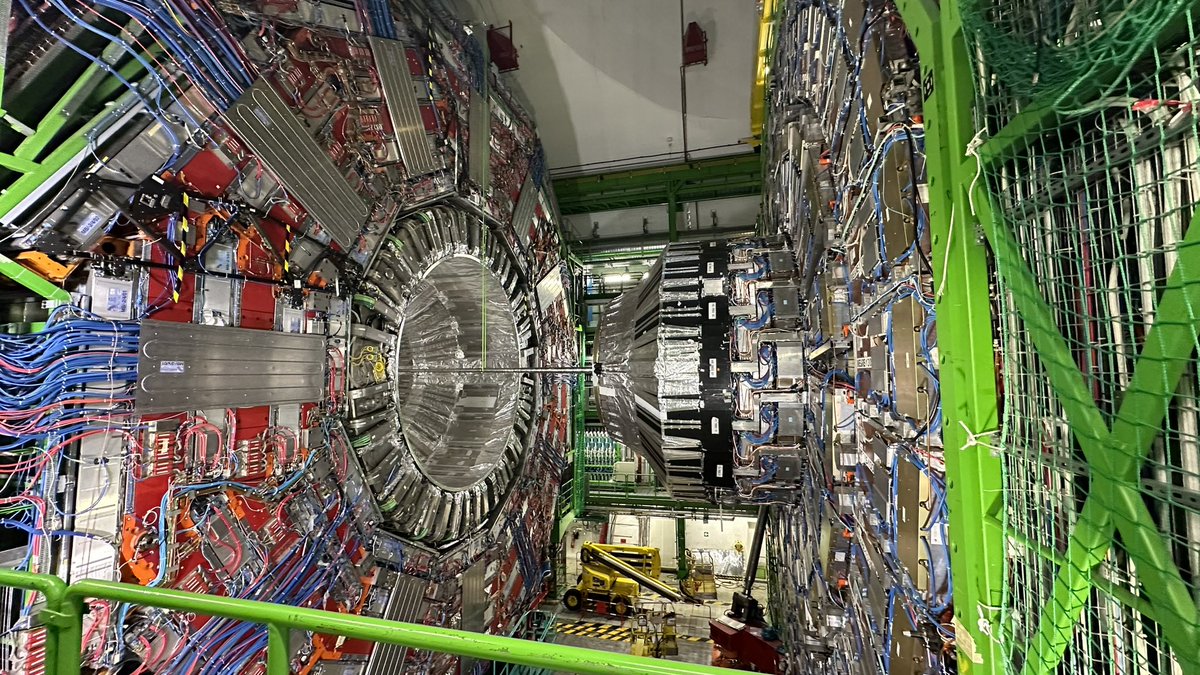 AyushiArora_25's tweet image. Having the opportunity to visit @CERN #Point5 after my placement at @EPFL_en was the icing on cake :) I was glad to be at the site which has answered universe’s deepest questions and is an epitome in the field of Physics.
@NeRoChem @EdinburghChem