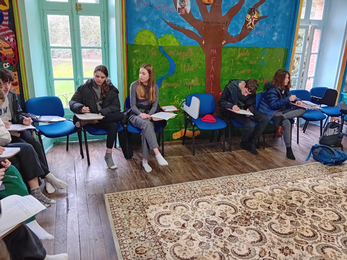 French lessons at Chateau de la Baudonnière are good fun! <a href="/Ashlyns_School/">Ashlyns School</a>