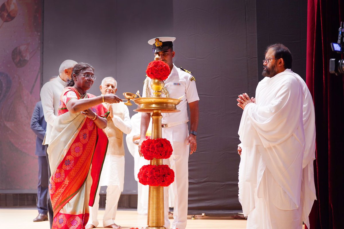 President Droupadi Murmu's presence at Shrimad Rajchandra Mission Dharampur reflects the nation's appreciation for organizations fostering spiritual and social upliftment. #PresidentHonoursShrimadji