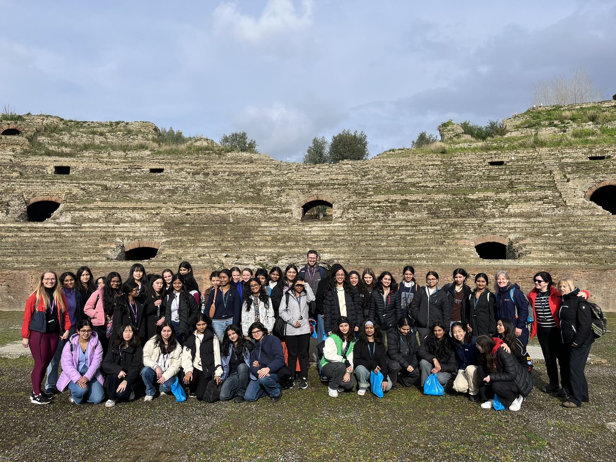 ClassicsHbs's tweet image. The Sibyl’s Cave in Cumae and the Flavian Amphitheatre in Pozzuoli. #HBSClassicsTrip2024
