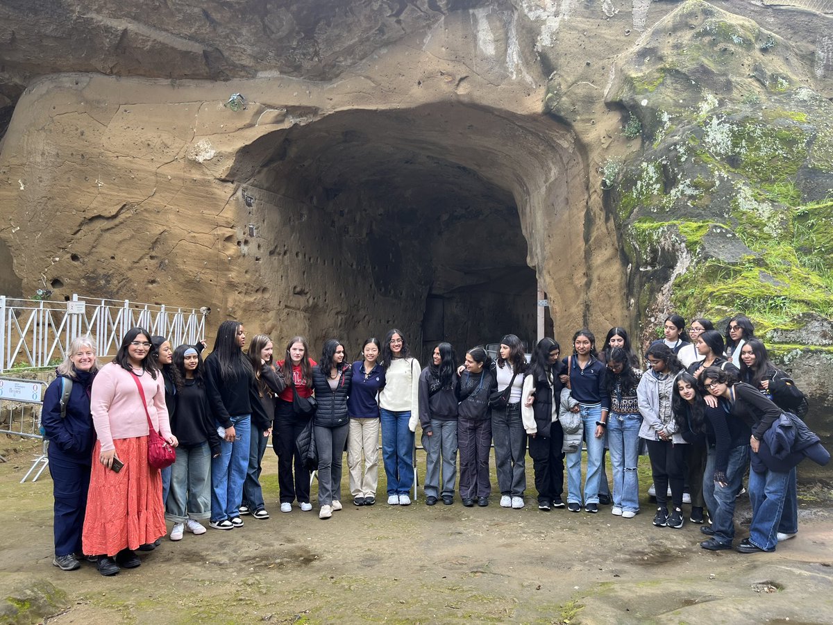 ClassicsHbs's tweet image. The Sibyl’s Cave in Cumae and the Flavian Amphitheatre in Pozzuoli. #HBSClassicsTrip2024